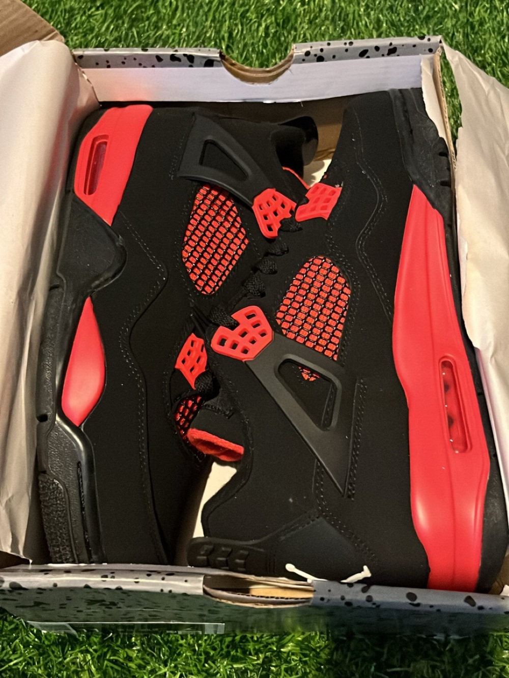 Jordan Men's Black and Red Retro Basketball Sneakers